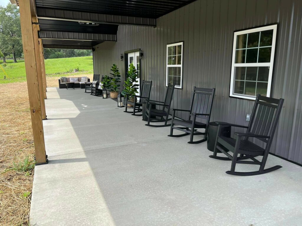 Photo of front porch of banrdominium