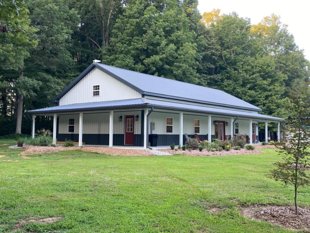 Image of a barndominium with PBR Roof Panels